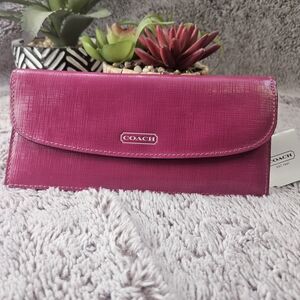 NWT Coach Darcy Patent Leather Envelope Wallet Bright Magenta Pink F49876
